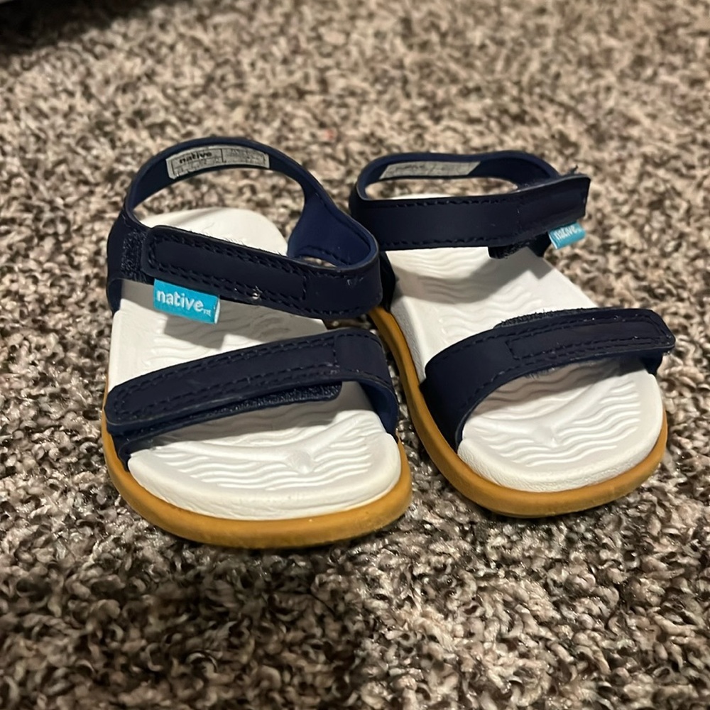 Native Brand Boy Toddler Size 4 Sandals